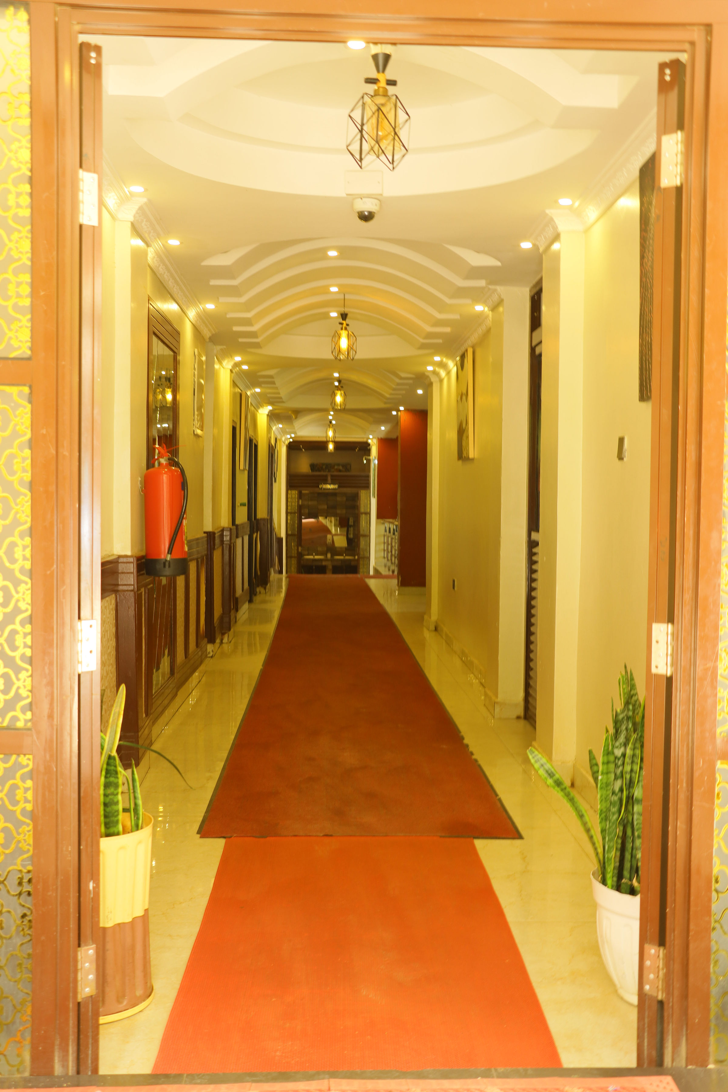 Famous Gates Hotel — Litein — photo 1